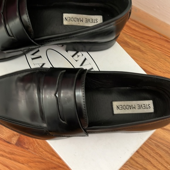 Steve Madden Pointed Toe Penny Loafer size 7 - Picture 3 of 6